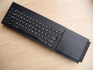 Sinclair QL: cambiare la membrana della tastiera