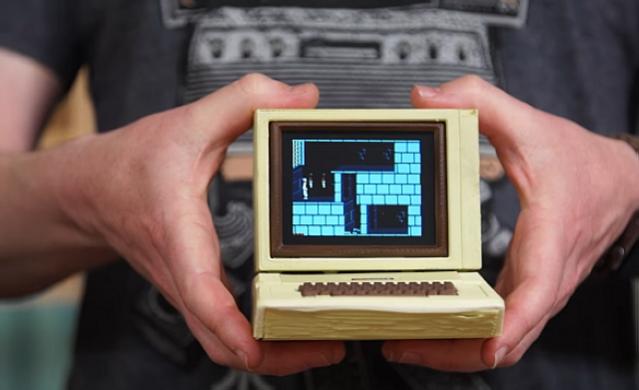 Replica in miniatura funzionante di Apple II - Chris Larkin
